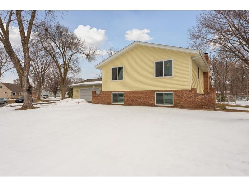 6441 Riverview Ter NE, Fridley, MN 55432