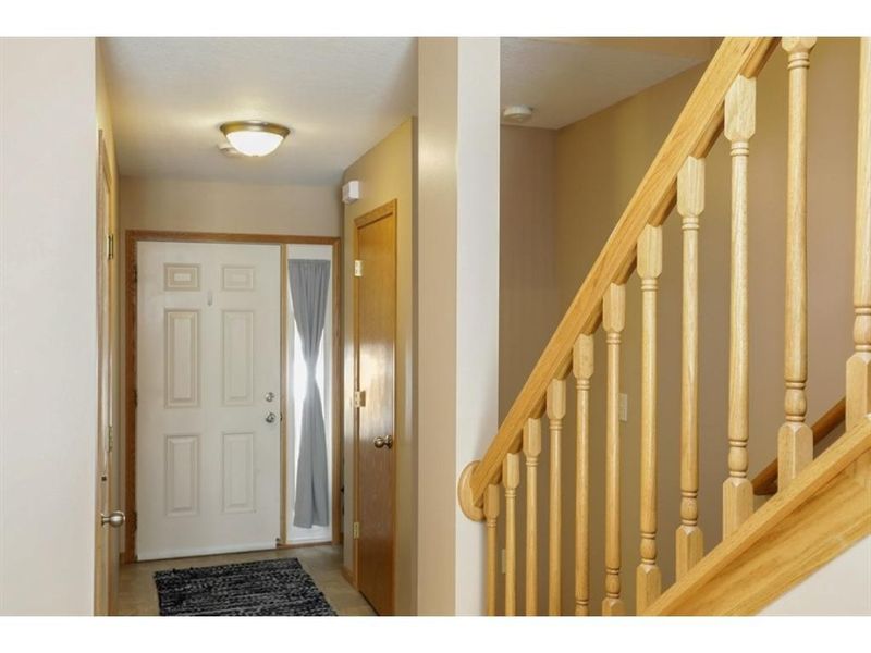 6371 Upper 13th St N, Oakdale, MN 55128