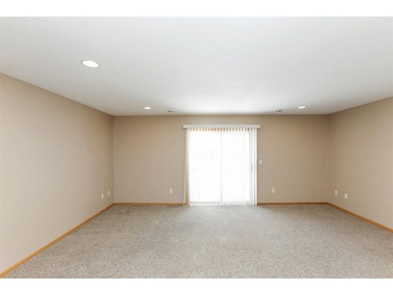 6371 Upper 13th St N, Oakdale, MN 55128