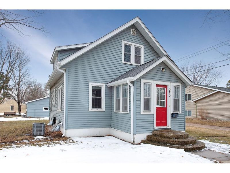 323 E Prairie St, Belle Plaine, MN 56011