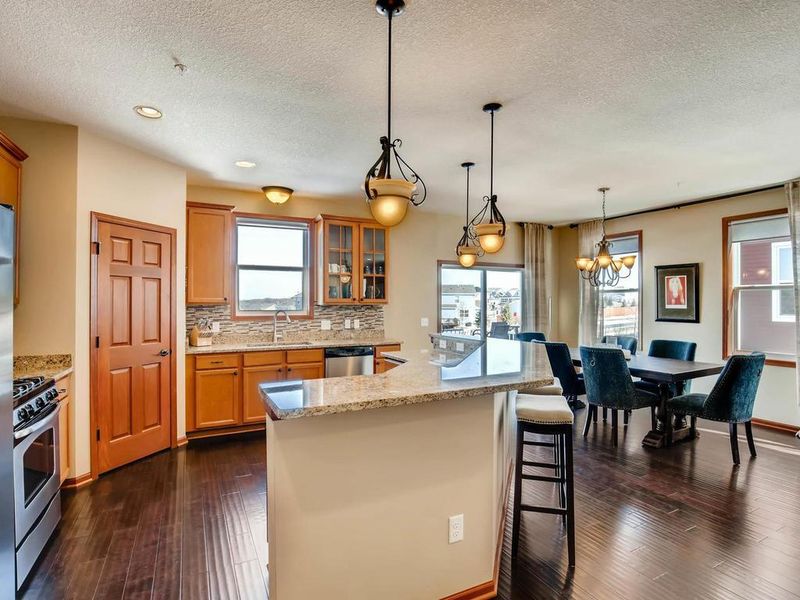 9521 Roosevelt Dr, Chanhassen, MN 55317