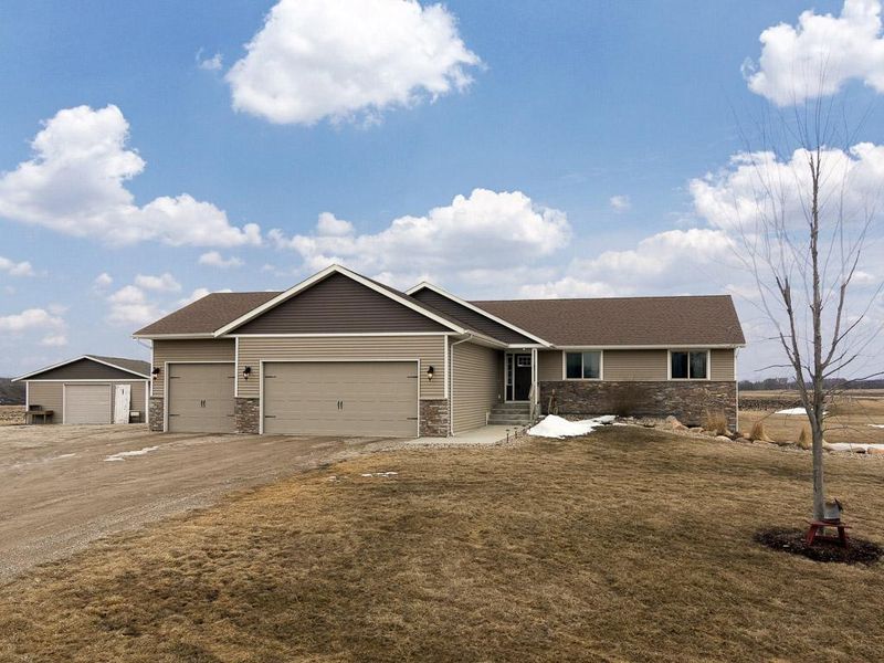 8371 219th St NW, Belle Plaine, MN 56011