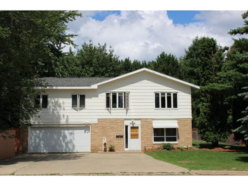 1003 NE 7th St, Grand Rapids, MN 55744