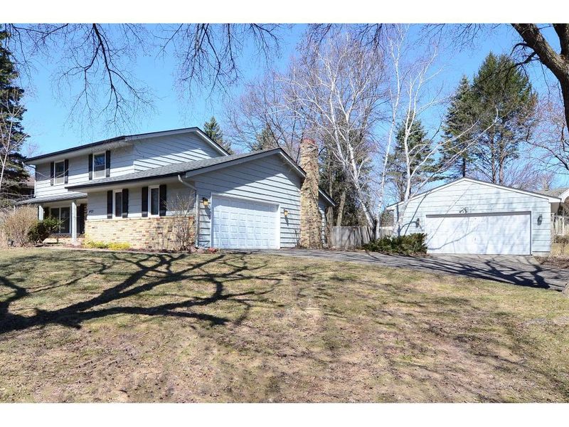 401 Wayside Rd W, Hopkins, MN 55343