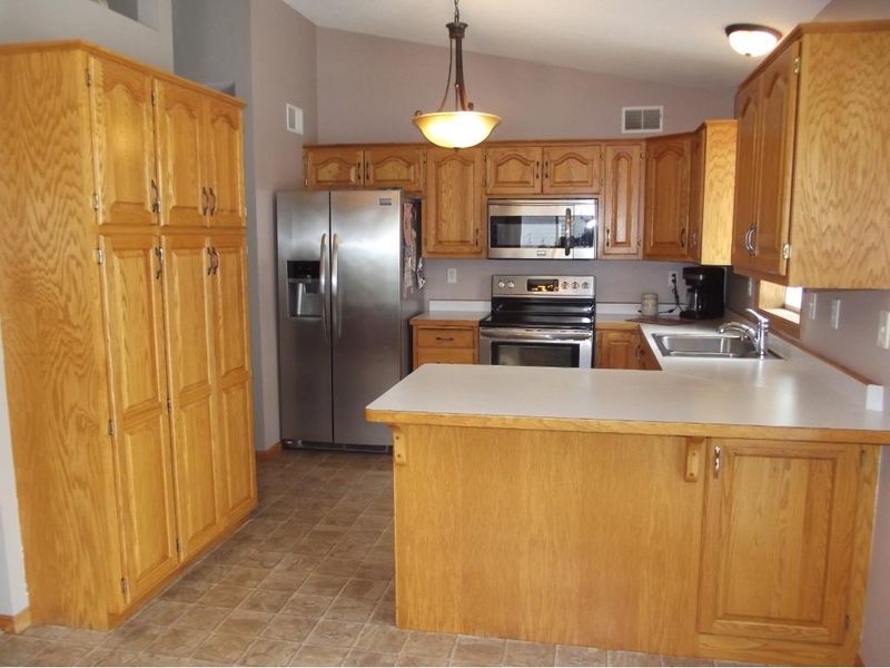 902 Spruce Dr, Saint Cloud, MN 56303