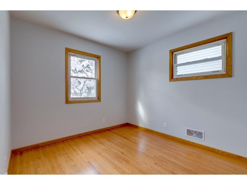 1071 Burns Ave, Saint Paul, MN 55106