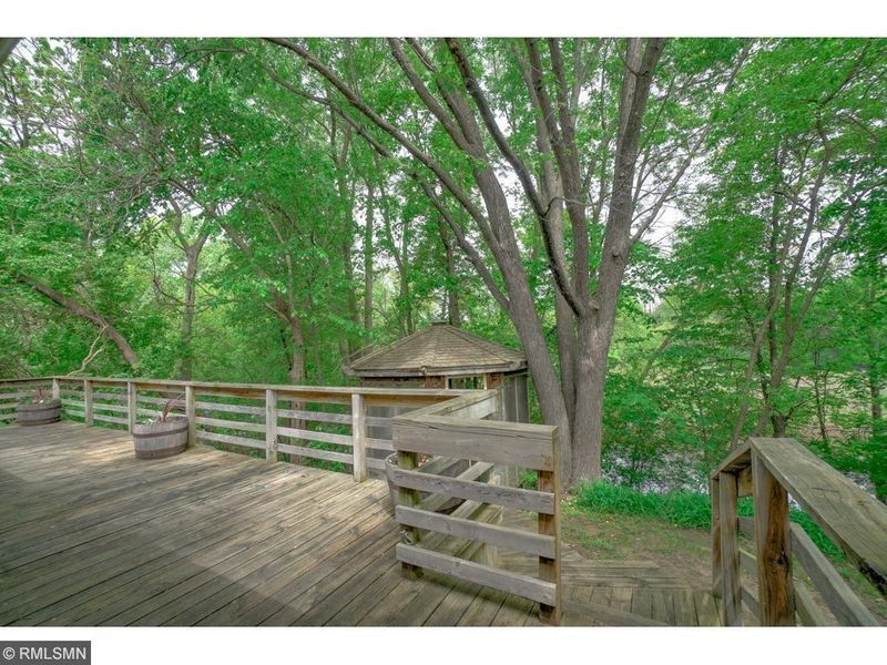 413 Centennial Dr, Roseville, MN 55113