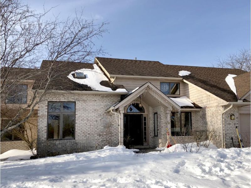 2 Red Pine Rd, North Oaks, MN 55127
