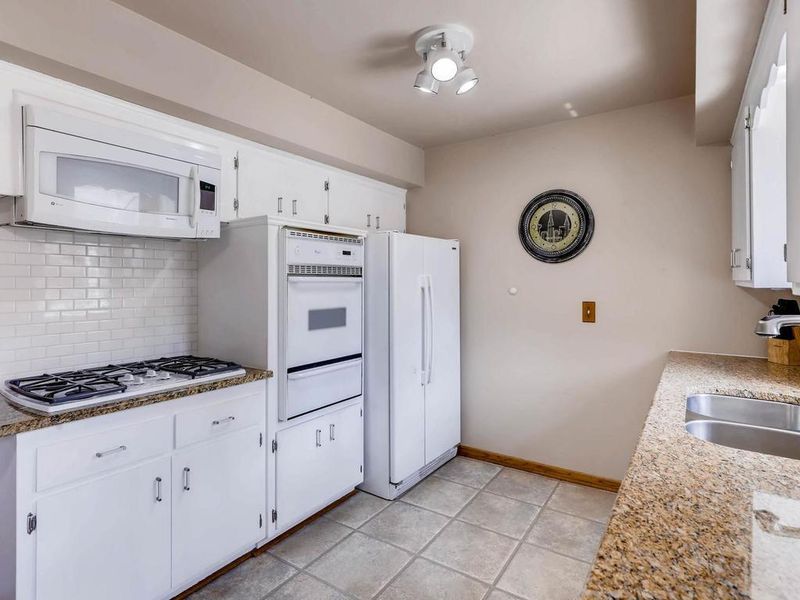 7713 Angeline Dr, New Hope, MN 55428