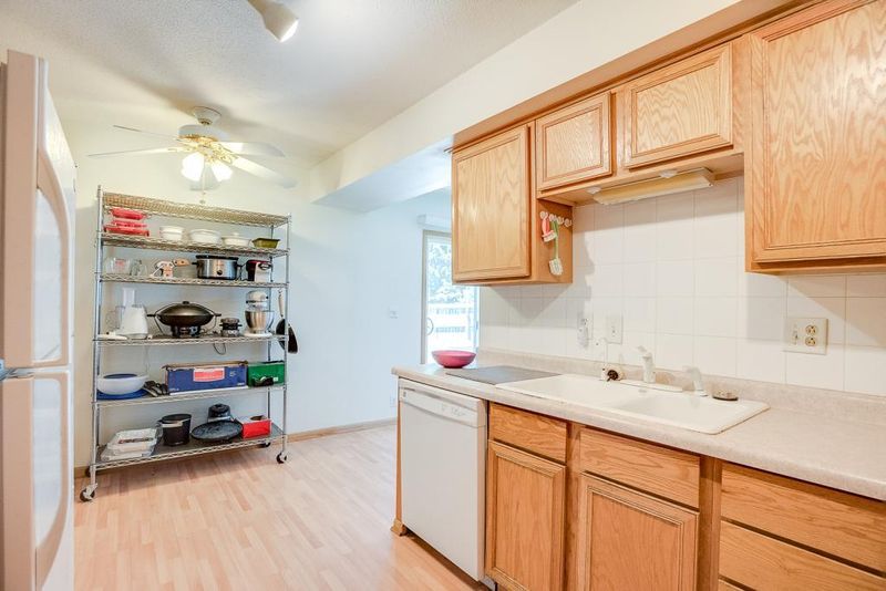 957 Cortland Dr, Apple Valley, MN 55124
