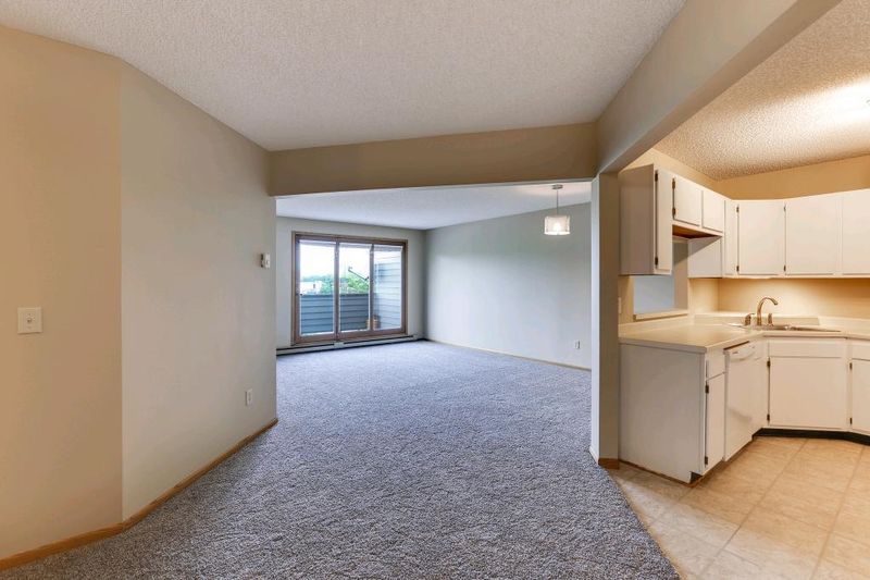 2425 E Franklin Ave #412, Minneapolis, MN 55406