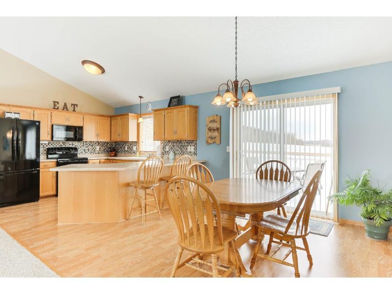 1020 S Chestnut St, Belle Plaine, MN 56011