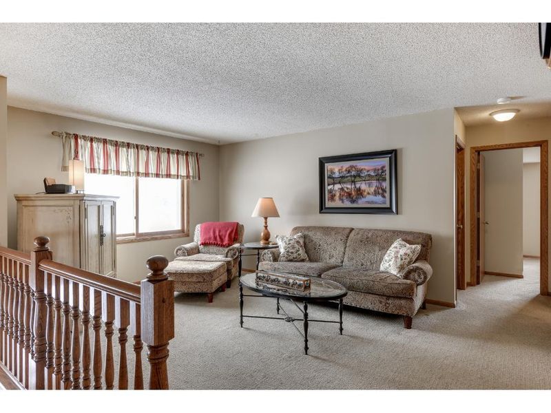 8945 Magnolia Ln N, Maple Grove, MN 55369