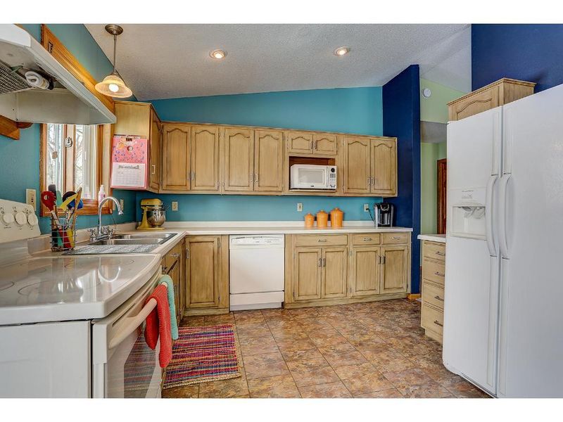 2711 Serenity Dr, Saint Cloud, MN 56301