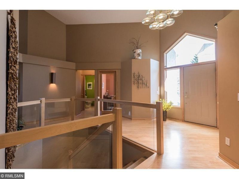 517 Wildflower, Burnsville, MN 55306