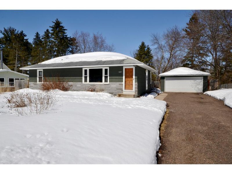 687 Skillman Ave W, Roseville, MN 55113