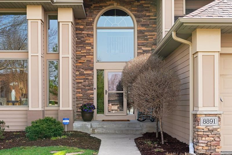 8891 Deer Run Dr, Victoria, MN 55386