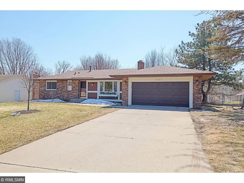 6166 132nd St W, Apple Valley, MN 55124