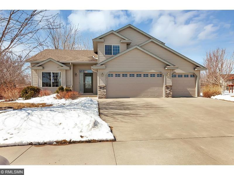 1631 Timberdoodle Dr, Saint Cloud, MN 56303