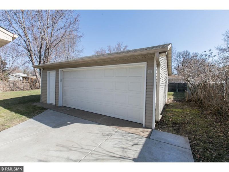 813 Blackoaks Ln, Anoka, MN 55303