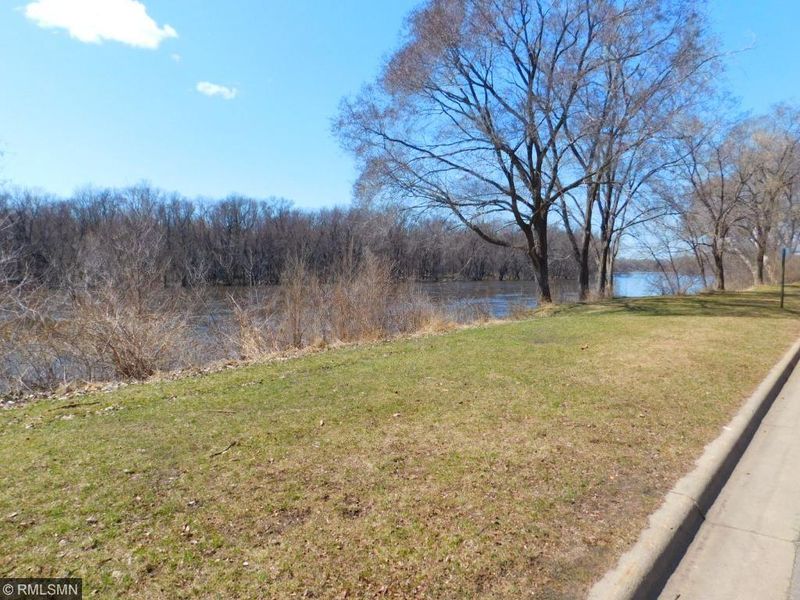 8125 Riverview Ter NE, Fridley, MN 55432