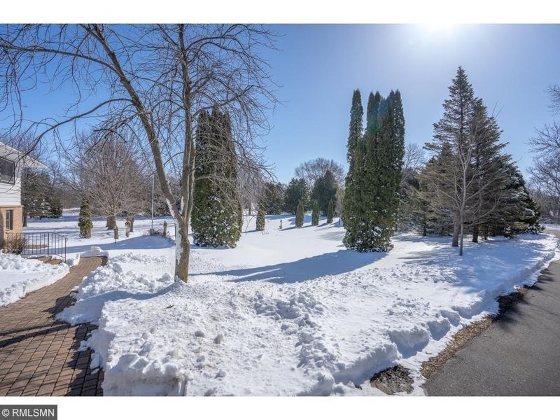 101 Bittersweet Ct, Mankato, MN 56001