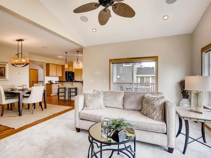 11280 Traverse Rd, Woodbury, MN 55129