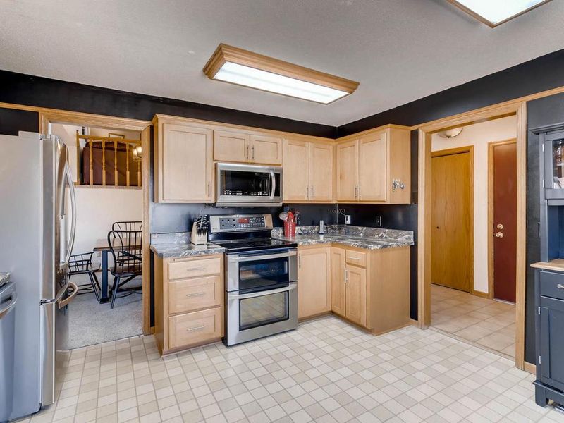 284 Oakwood Dr, Shoreview, MN 55126