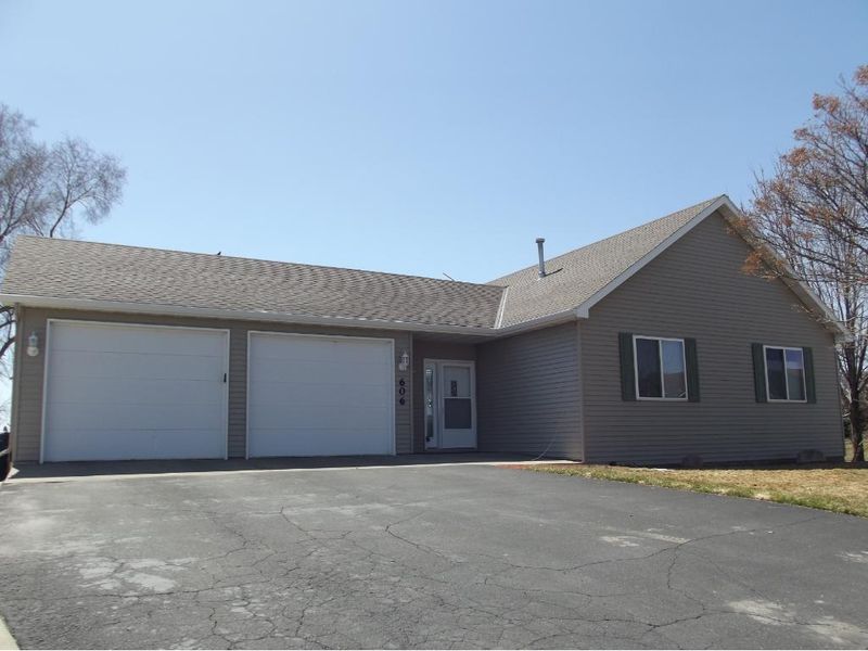 606 Fir St NE, Saint Joseph, MN 56374