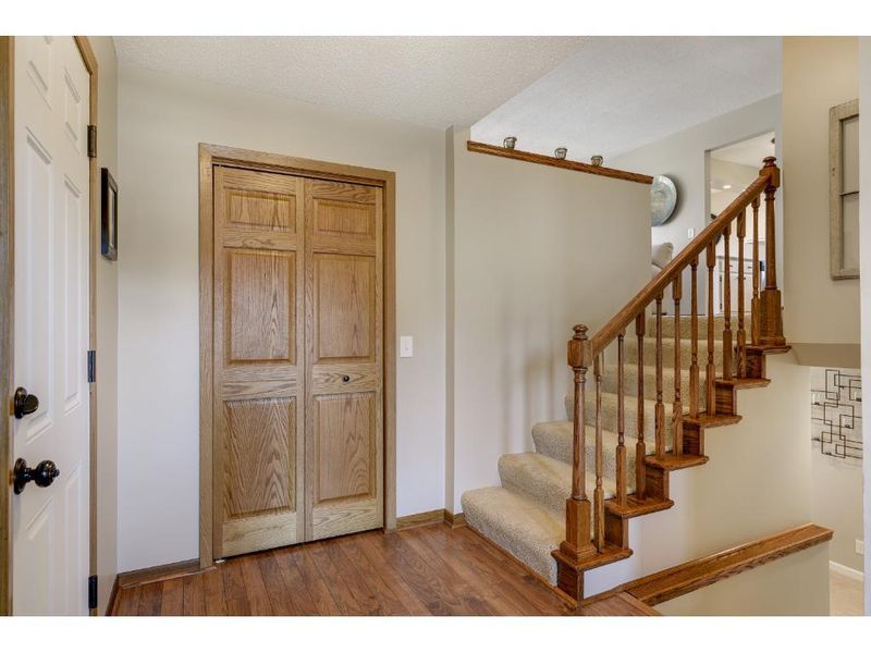 2700 Oakview Ln N, Plymouth, MN 55441