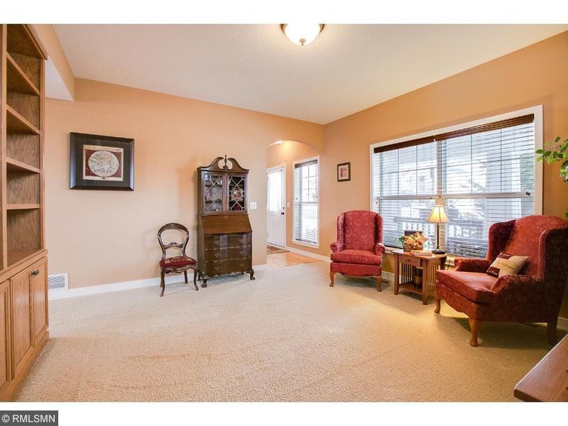 9023 Horizon Dr, Shakopee, MN 55379