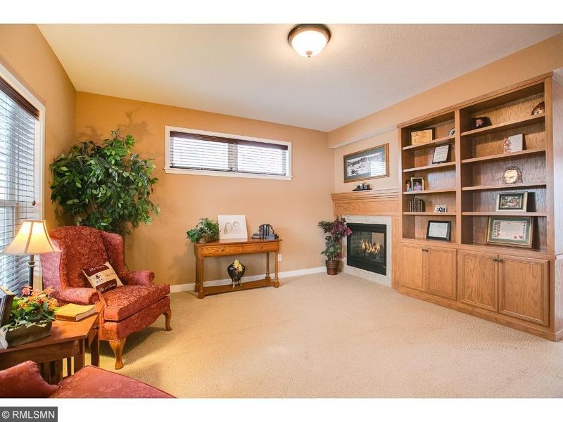 9023 Horizon Dr, Shakopee, MN 55379