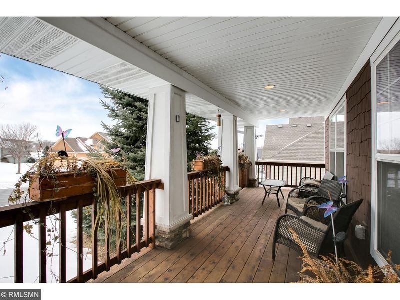 9023 Horizon Dr, Shakopee, MN 55379