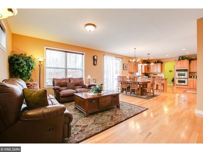 9023 Horizon Dr, Shakopee, MN 55379