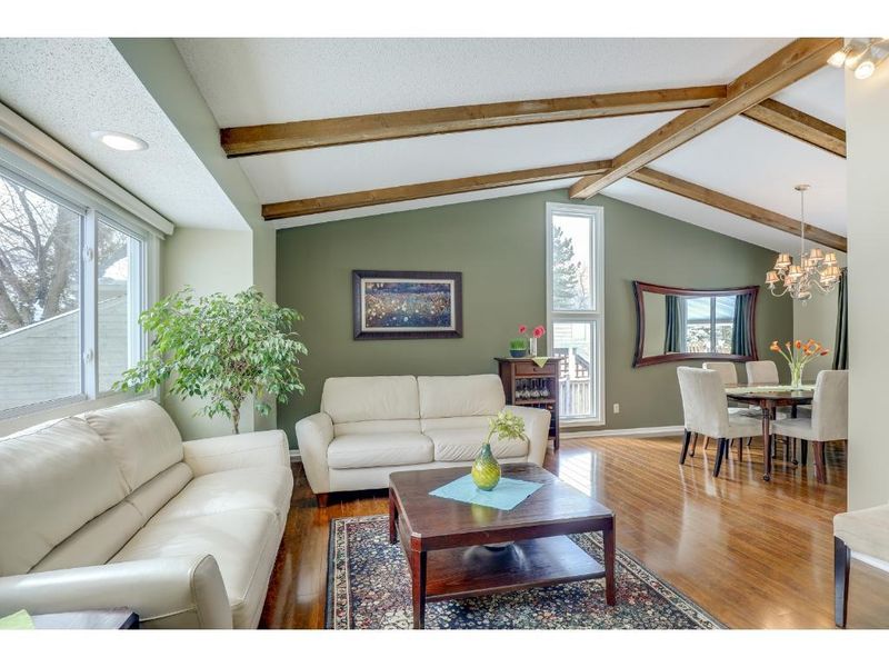 8209 Maryland Rd, Bloomington, MN 55438