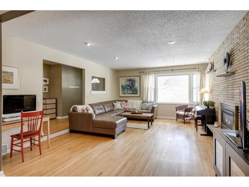 2833 Valle Vi, Crystal, MN 55427