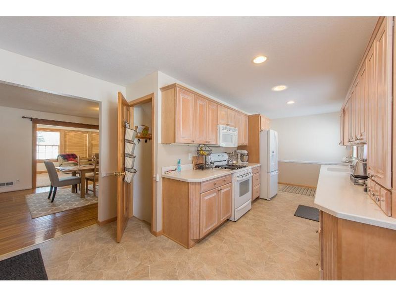 13774 Fordham Ave, Apple Valley, MN 55124