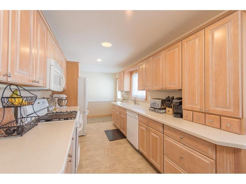 13774 Fordham Ave, Apple Valley, MN 55124