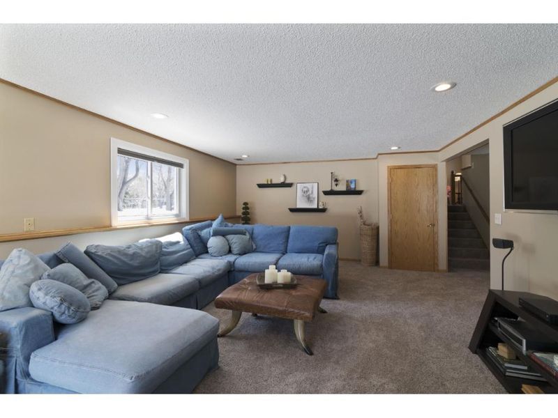 12919 18th Ave S, Burnsville, MN 55337