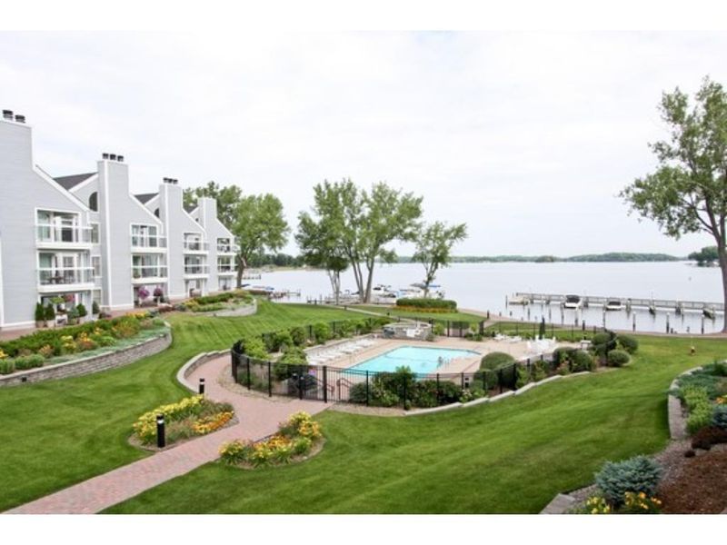 603 Lake St #204, Excelsior, MN 55331