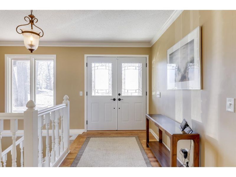 5 Lost Rock Ln, North Oaks, MN 55127