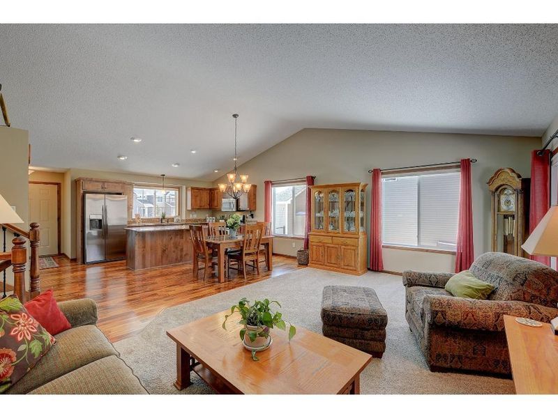 582 Kayla Ln, Hanover, MN 55341