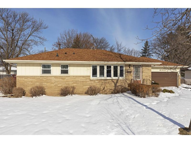 6931 Ewing Ave N, Brooklyn Center, MN 55429