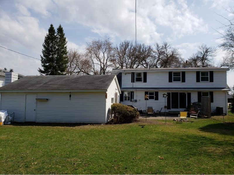 2073 Mesabi Ave, North Saint Paul, MN 55109