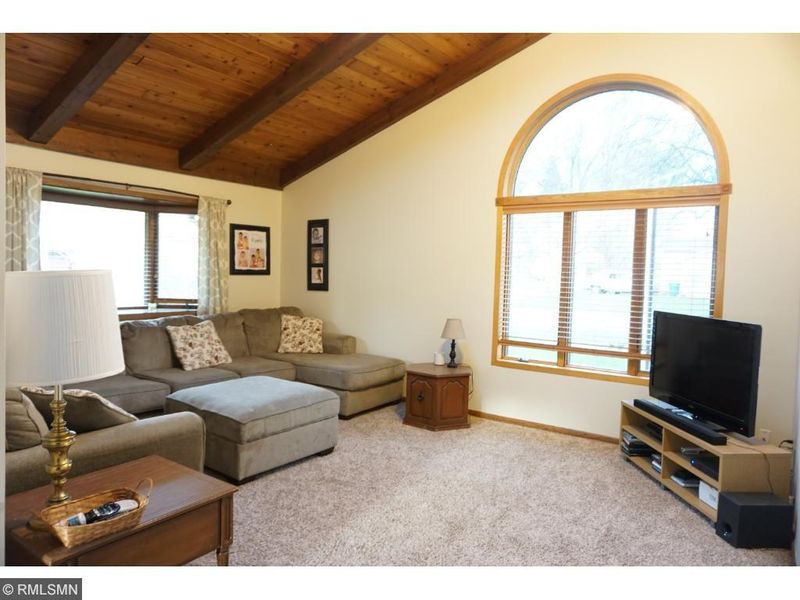 1718 Presidential Ln, Shakopee, MN 55379