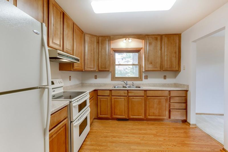 366 Belmont Ln E, Maplewood, MN 55117