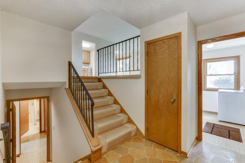 366 Belmont Ln E, Maplewood, MN 55117