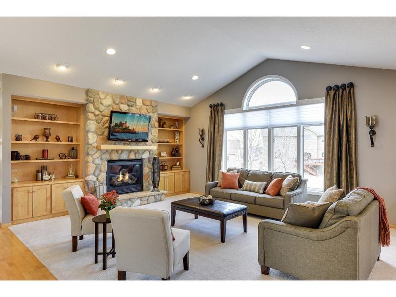 1643 Seashell Ln, Waconia, MN 55387