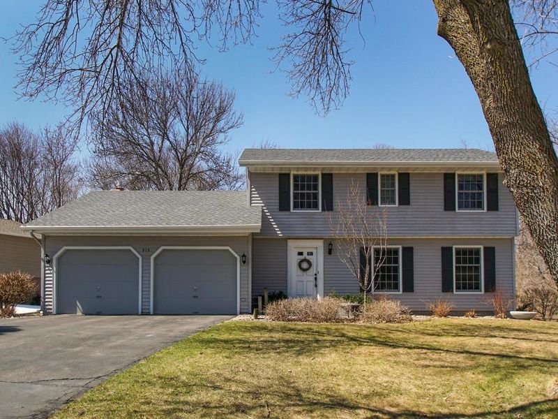 915 Windemere Dr, Plymouth, MN 55441