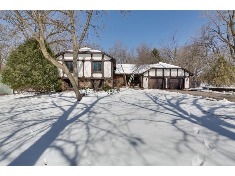 8511 141st Street Ct W, Apple Valley, MN 55124